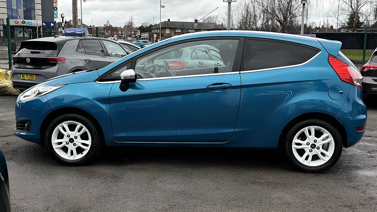 Used 2016 Ford Fiesta Zetec Blue Edition Candy Blue - Interior and Exterior details 6