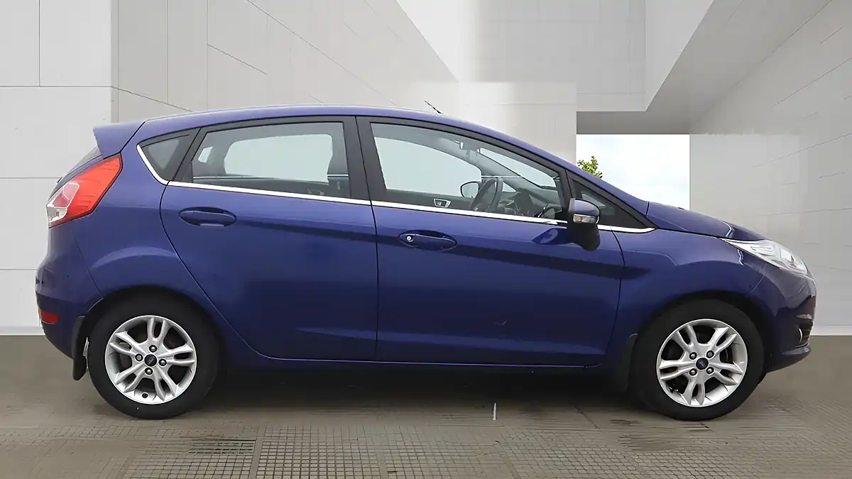 Used 2016 Ford Fiesta Zetec Blue - Interior and Exterior details 5