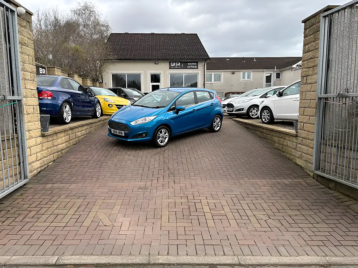 Used 2016 Ford Fiesta Zetec Blue - Interior and Exterior details 3