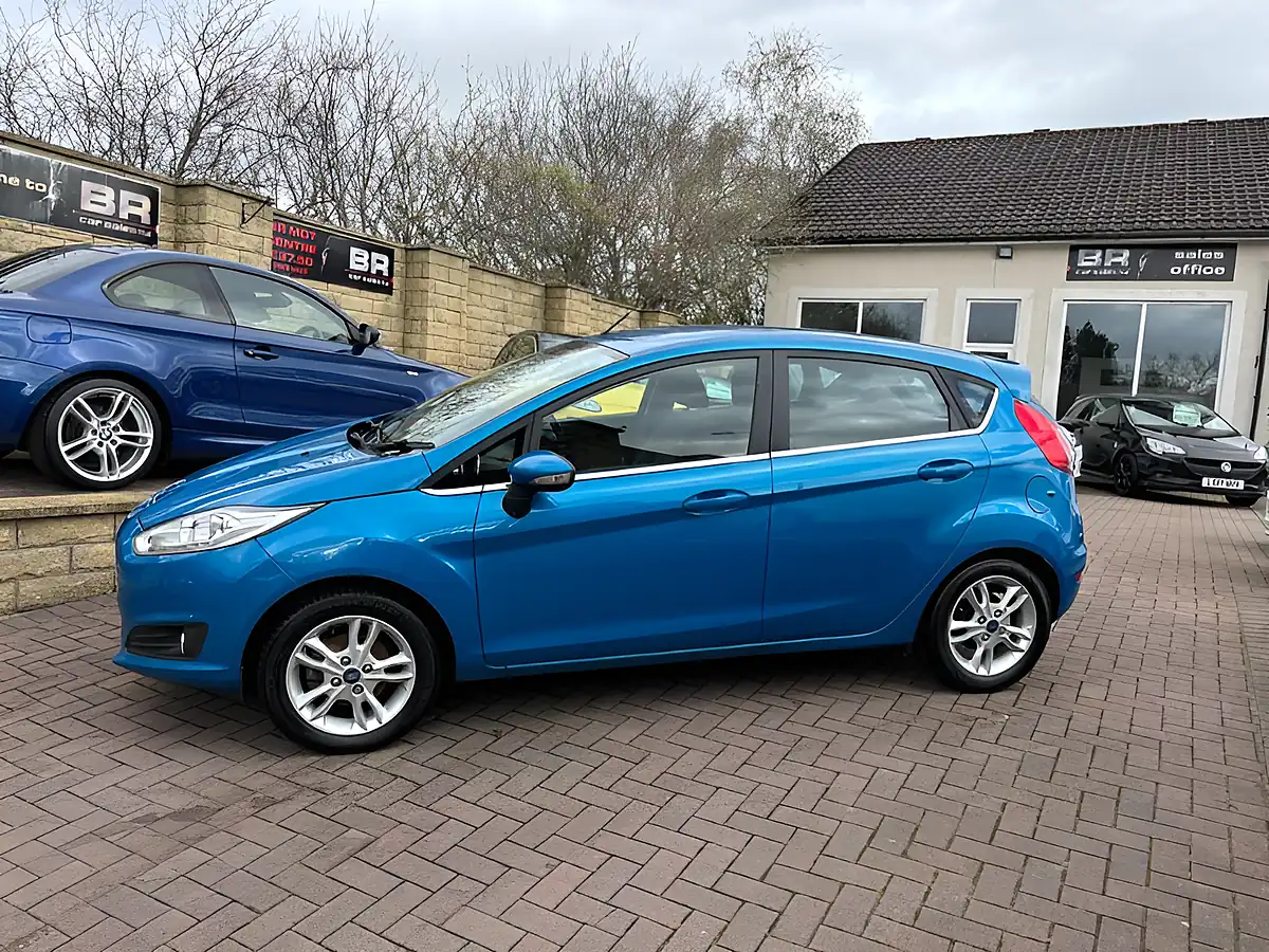 Used 2016 Ford Fiesta Zetec Blue - Interior and Exterior details 5