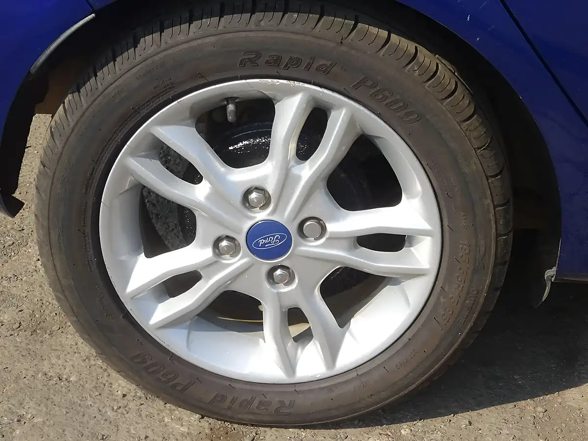 Used 2016 Ford Fiesta Zetec Blue - Interior and Exterior details 15