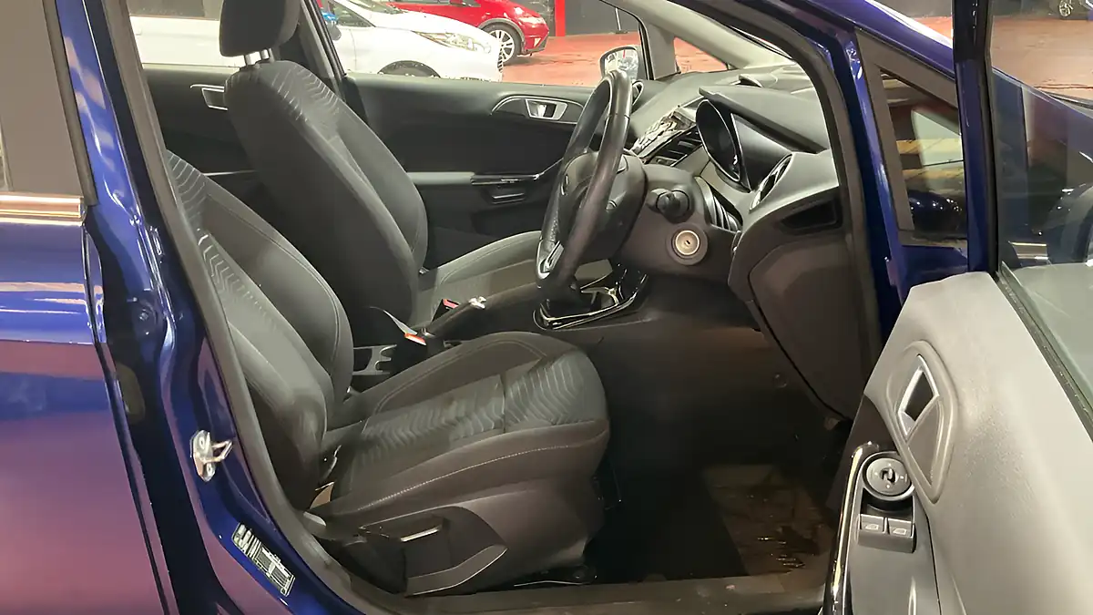 Used 2016 Ford Fiesta Zetec Blue - Interior and Exterior details 9