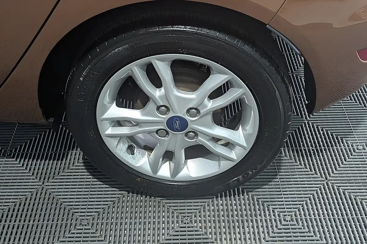 Used 2016 Ford Fiesta Zetec Brown - Interior and Exterior details 10
