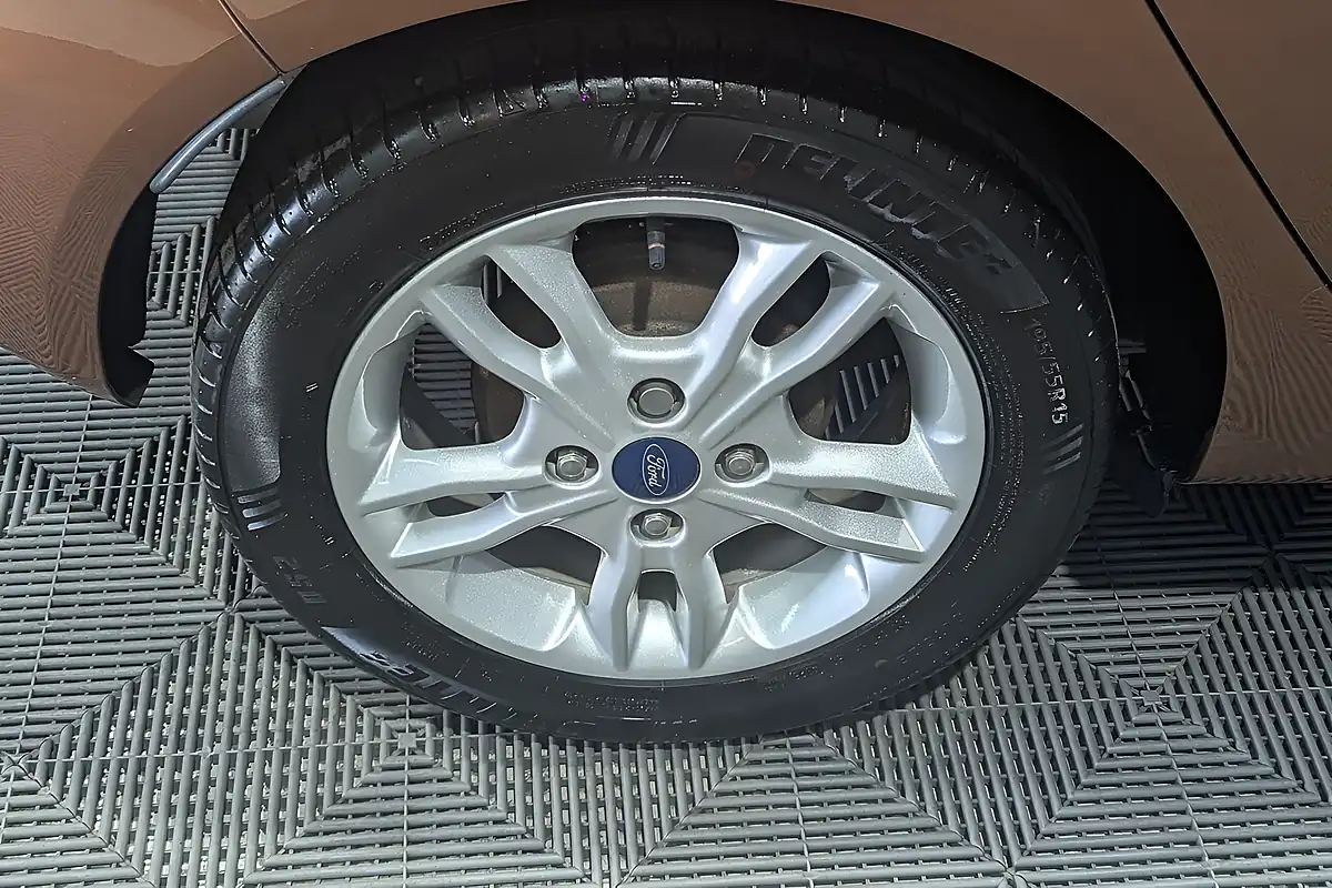 Used 2016 Ford Fiesta Zetec Brown - Interior and Exterior details 8