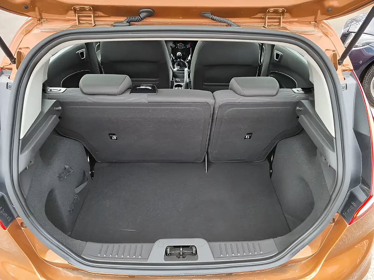 Used 2016 Ford Fiesta Zetec Copper Pulse Metallic - Interior and Exterior details 16