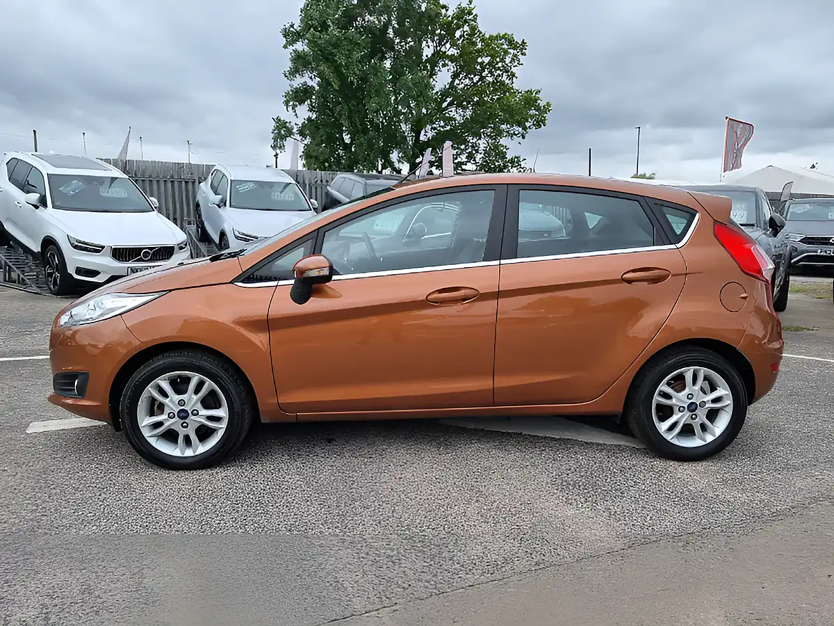 Used 2016 Ford Fiesta Zetec Copper Pulse Metallic - Interior and Exterior details 4