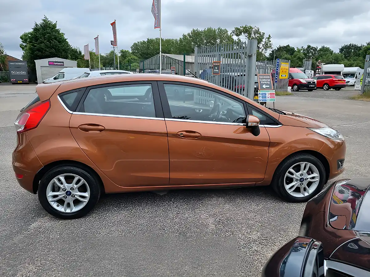 Used 2016 Ford Fiesta Zetec Copper Pulse Metallic - Interior and Exterior details 8