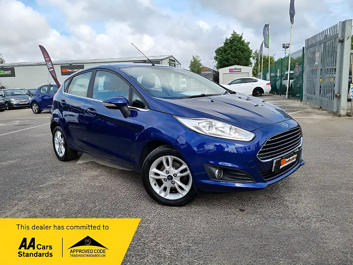 Used 2016 Ford Fiesta Zetec Deep Impact Blue - Front View