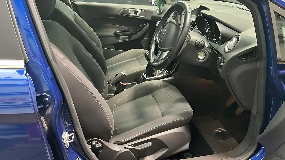 Used 2016 Ford Fiesta Zetec Deep Impact Blue - Interior and Exterior details 7
