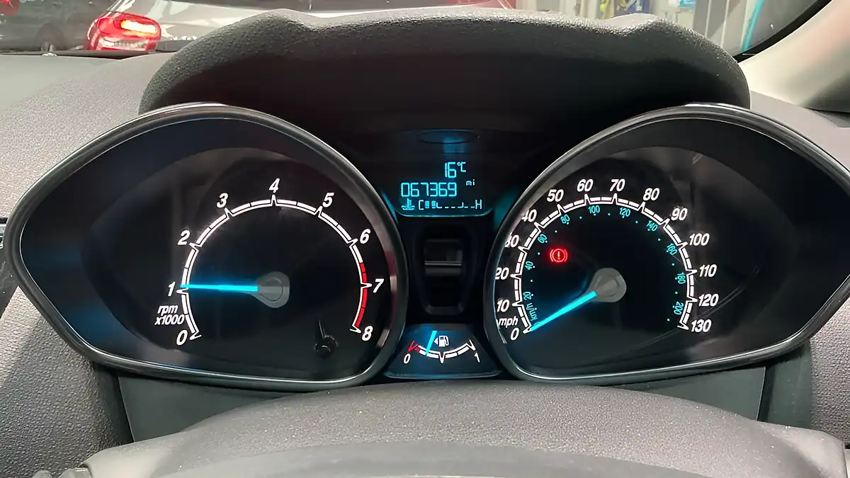 Used 2016 Ford Fiesta Zetec Deep Impact Blue - Interior and Exterior details 8