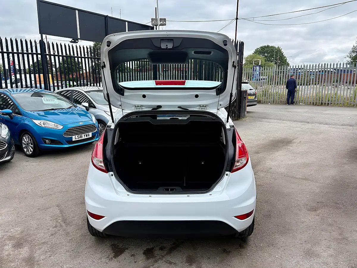 Used 2016 Ford Fiesta Zetec Frozen White - Interior and Exterior details 15