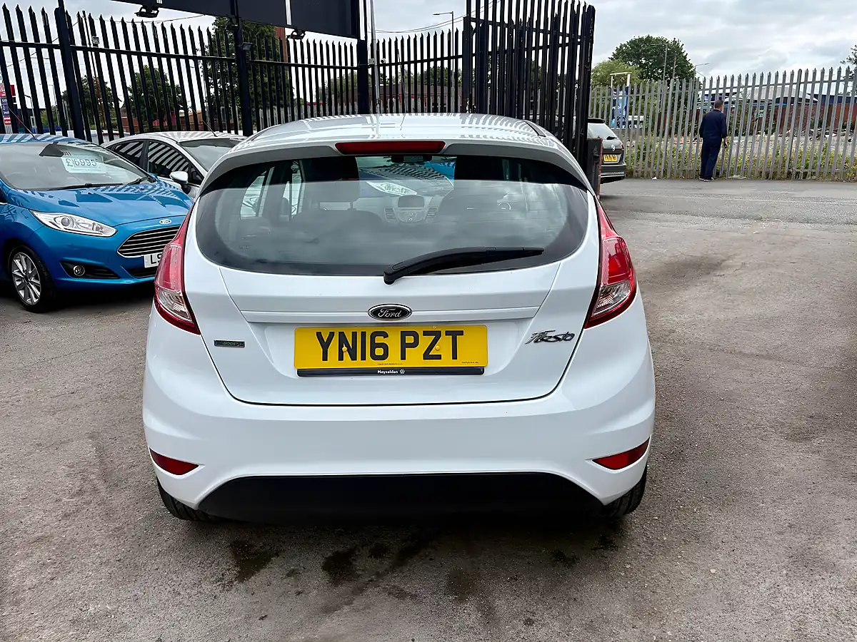Used 2016 Ford Fiesta Zetec Frozen White - Interior and Exterior details 16