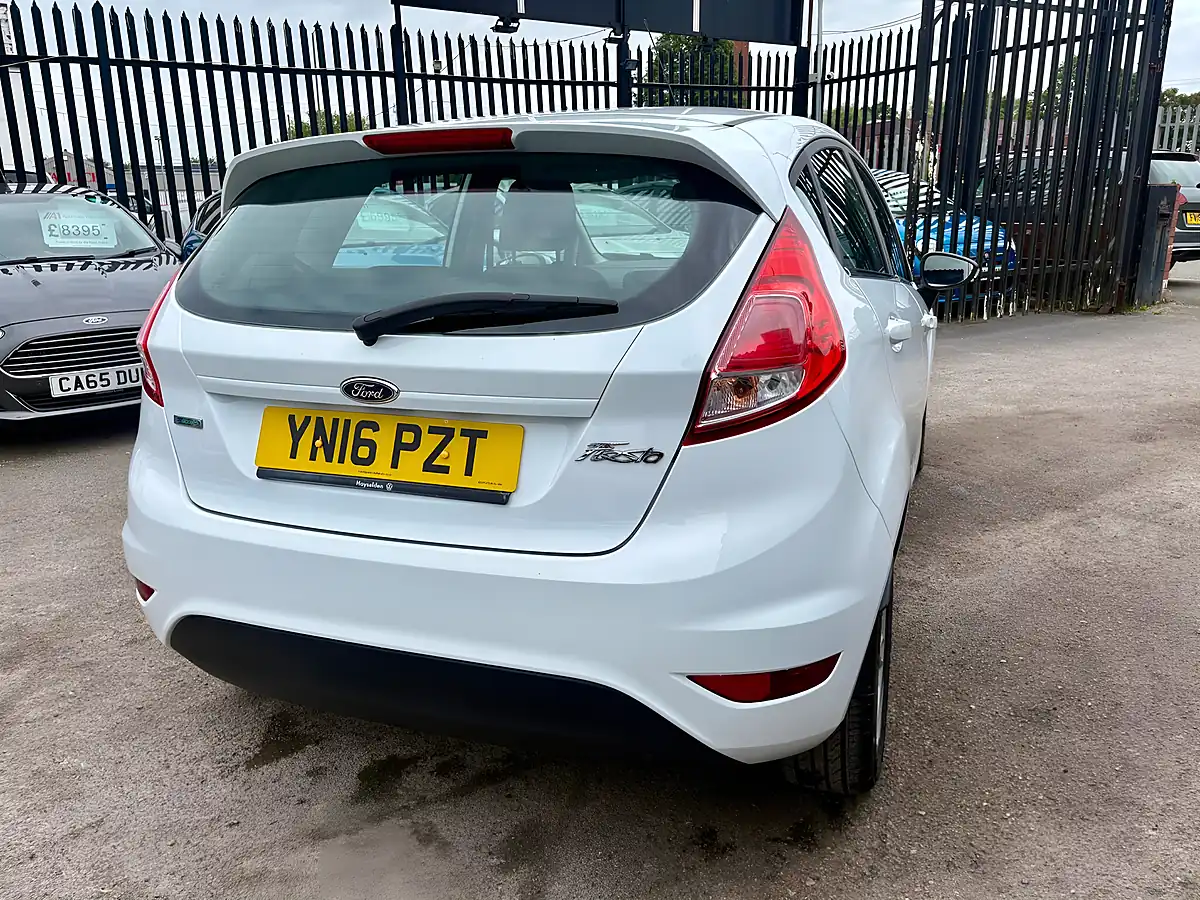 Used 2016 Ford Fiesta Zetec Frozen White - Interior and Exterior details 4