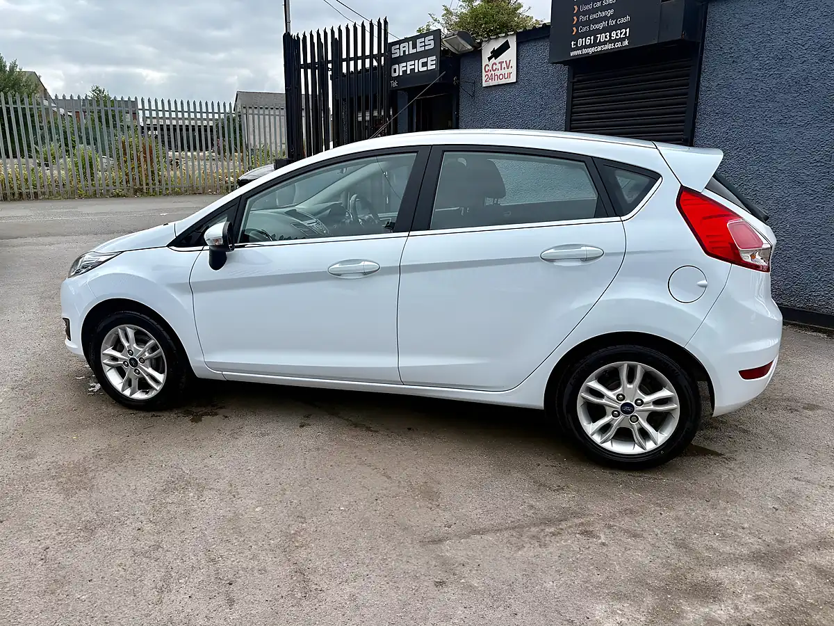 Used 2016 Ford Fiesta Zetec Frozen White - Interior and Exterior details 5