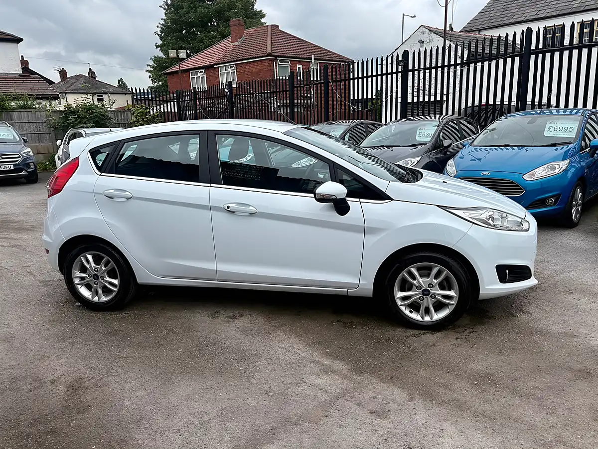 Used 2016 Ford Fiesta Zetec Frozen White - Interior and Exterior details 6