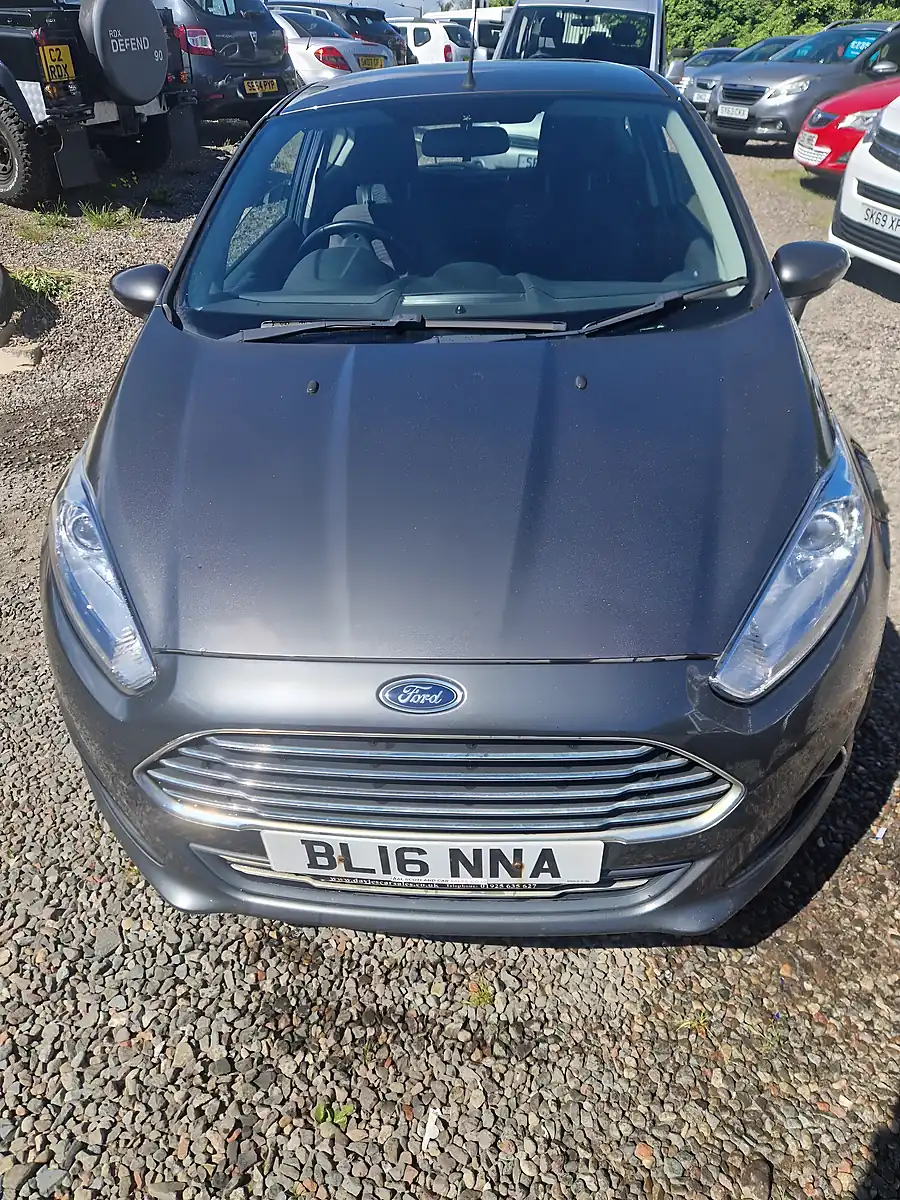 Used 2016 Ford Fiesta Zetec Grey - Front View