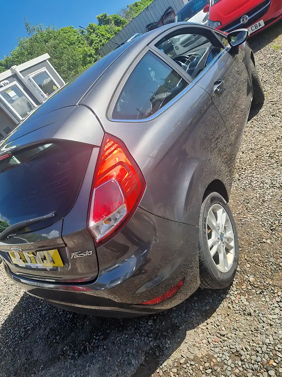 Used 2016 Ford Fiesta Zetec Grey - Interior and Exterior details 7