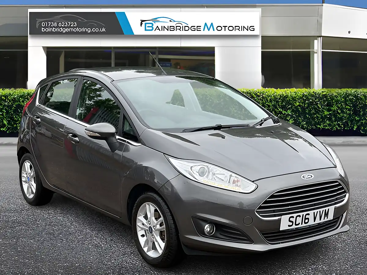 Used 2016 Ford Fiesta Zetec Grey - Front View