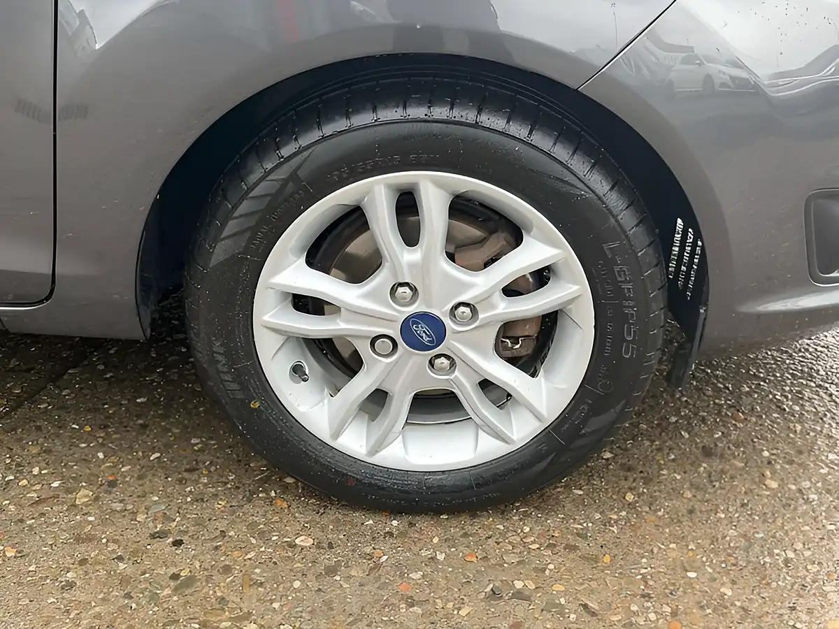 Used 2016 Ford Fiesta Zetec Grey - Interior and Exterior details 9