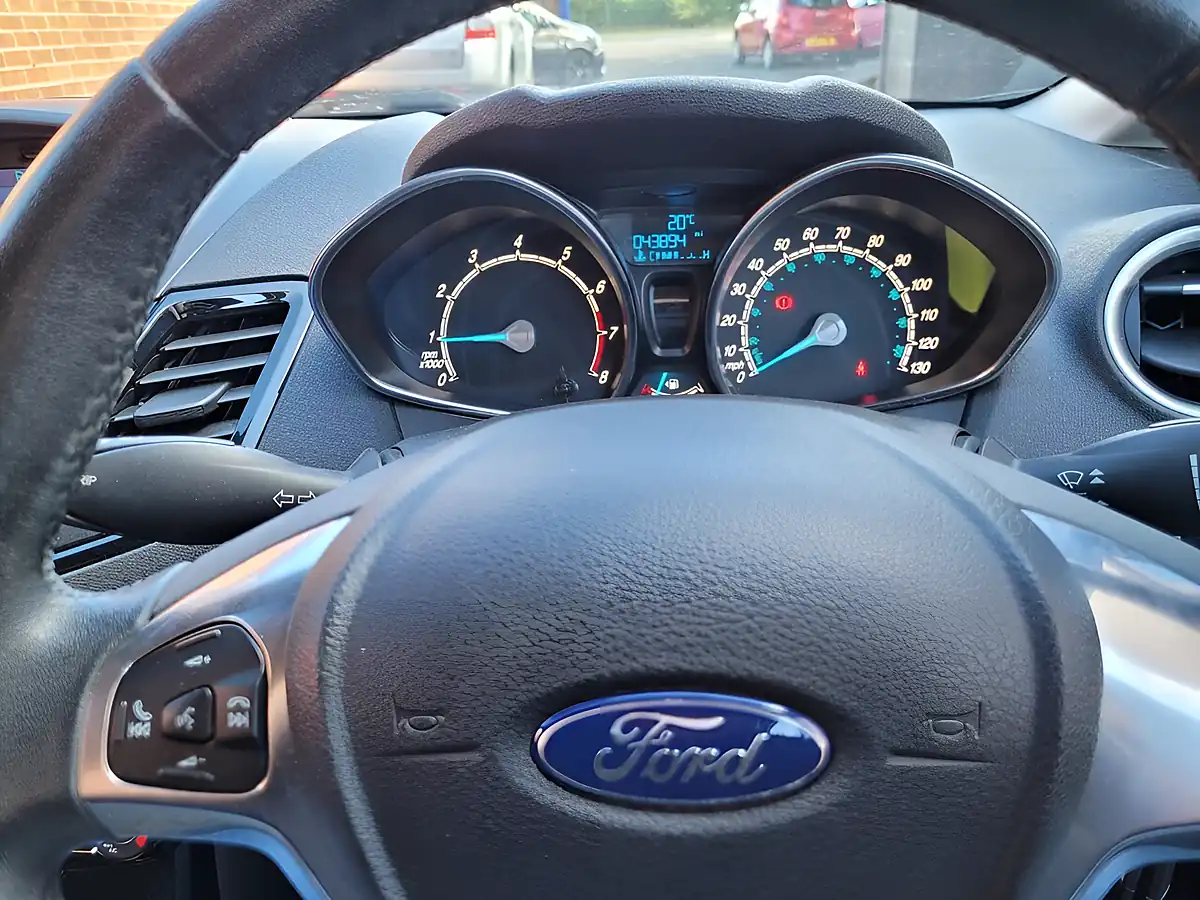 Used 2016 Ford Fiesta Zetec Grey - Interior and Exterior details 15