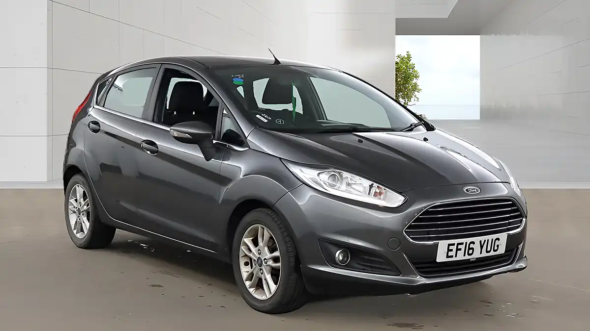 Used 2016 Ford Fiesta Zetec Grey - Front View