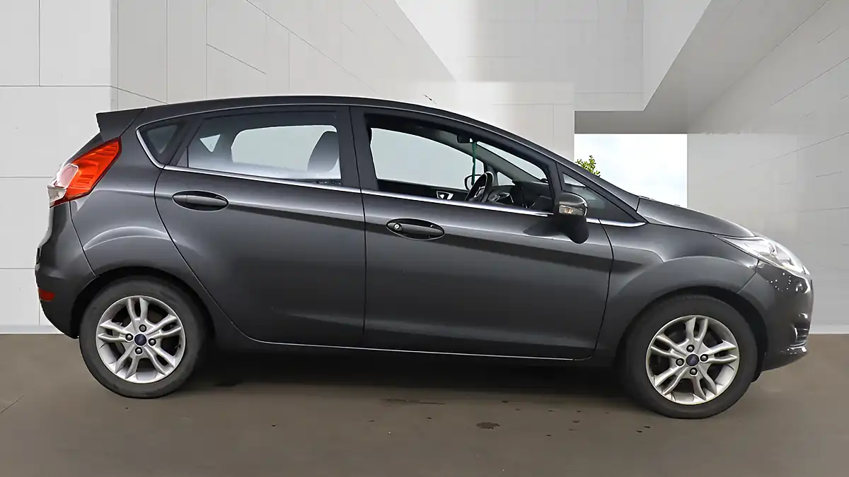 Used 2016 Ford Fiesta Zetec Grey - Interior and Exterior details 3