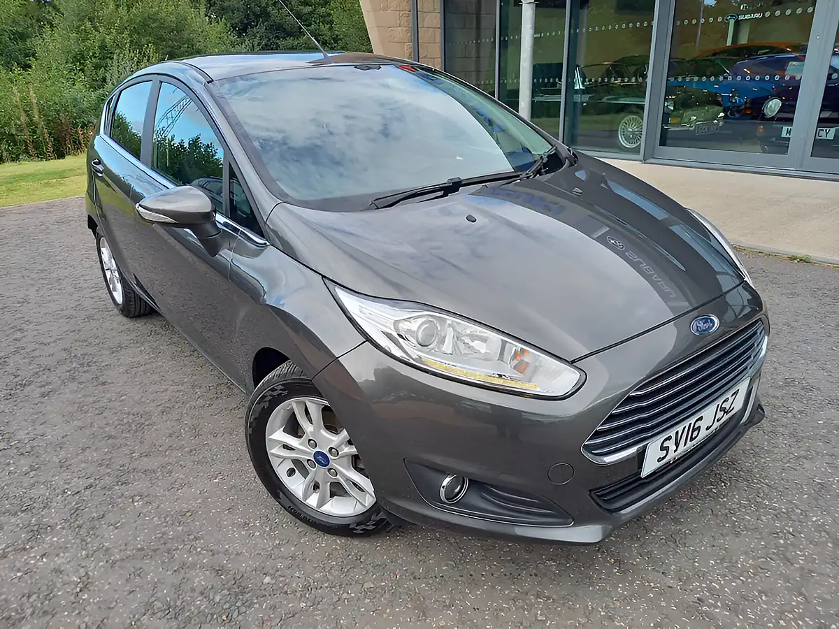 Used 2016 Ford Fiesta Zetec Grey - Front View
