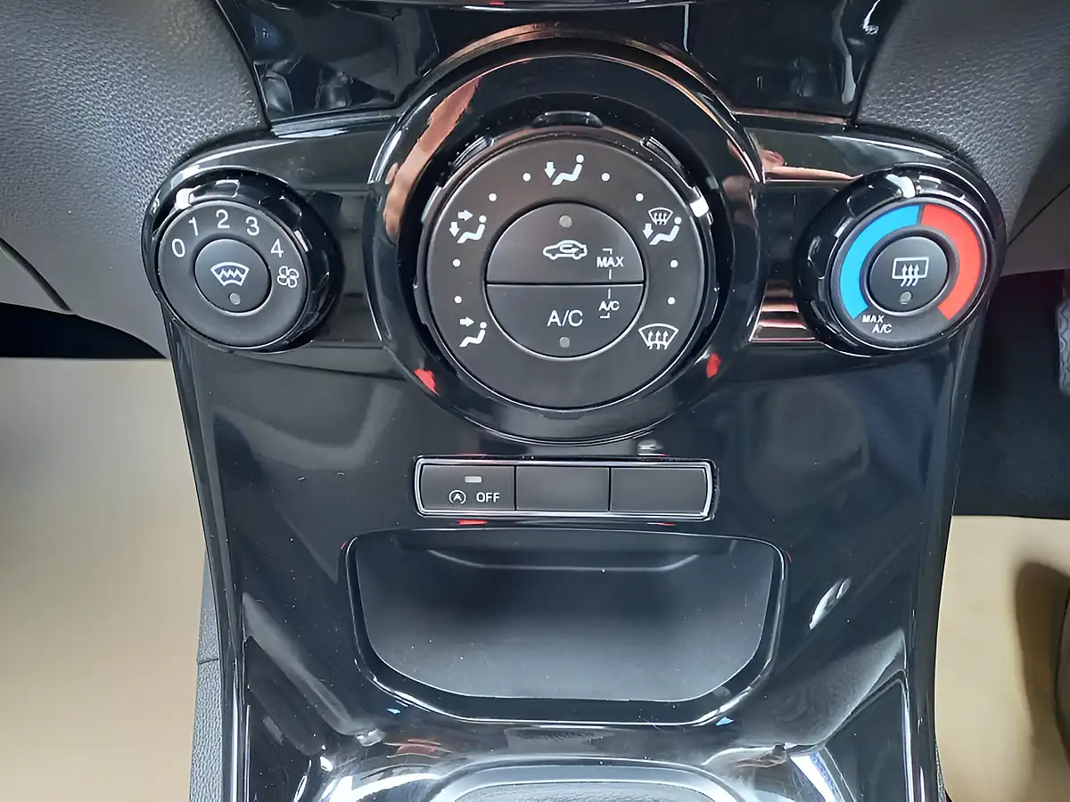 Used 2016 Ford Fiesta Zetec Grey - Interior and Exterior details 17