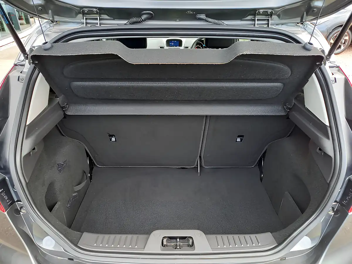 Used 2016 Ford Fiesta Zetec Grey - Interior and Exterior details 7
