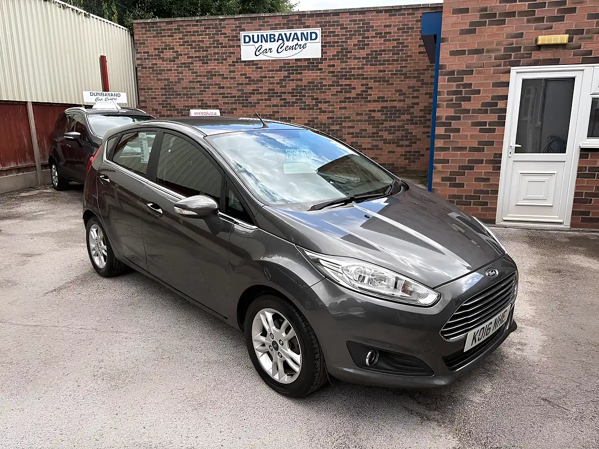 Used 2016 Ford Fiesta Zetec Grey - Front View