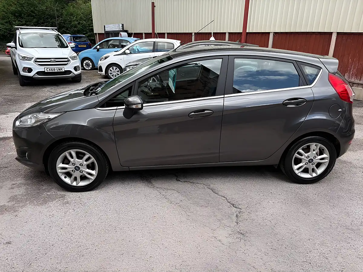 Used 2016 Ford Fiesta Zetec Grey - Interior and Exterior details 8