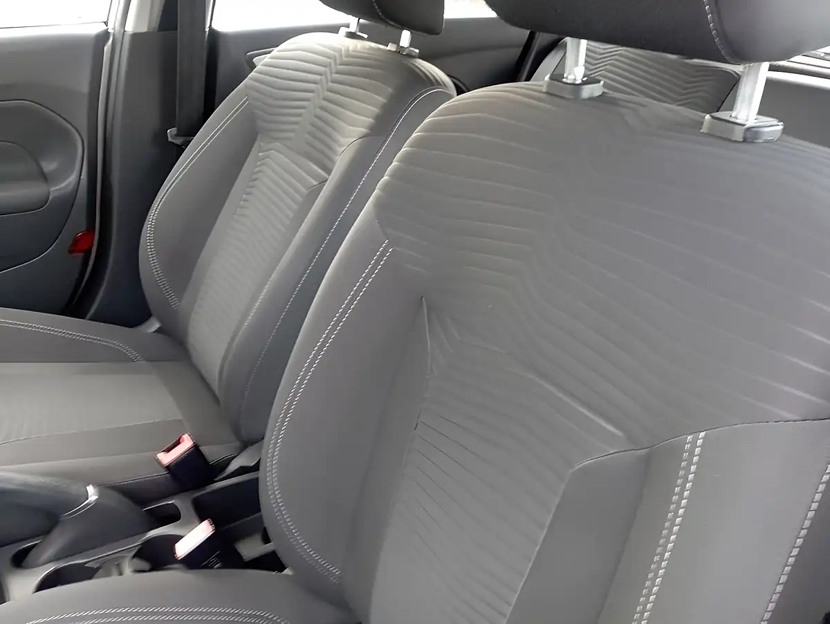 Used 2016 Ford Fiesta Zetec Moondust Silver - Interior and Exterior details 16
