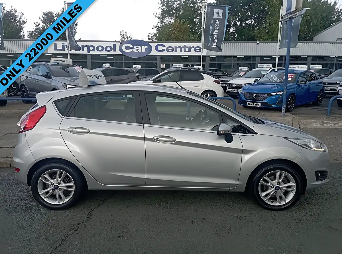 Used 2016 Ford Fiesta Zetec Moondust Silver - Interior and Exterior details 2