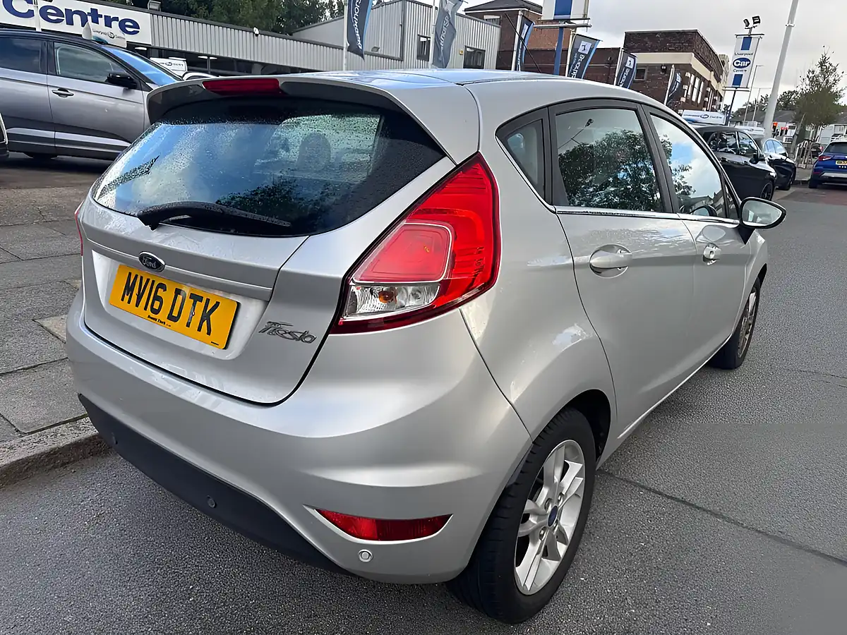 Used 2016 Ford Fiesta Zetec Moondust Silver - Interior and Exterior details 3