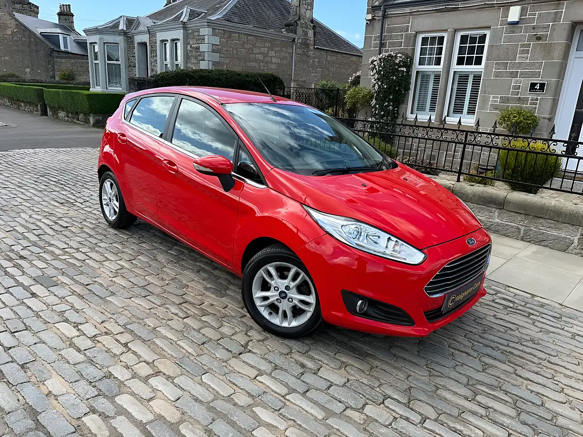 Used 2016 Ford Fiesta Zetec Race Red - Front View