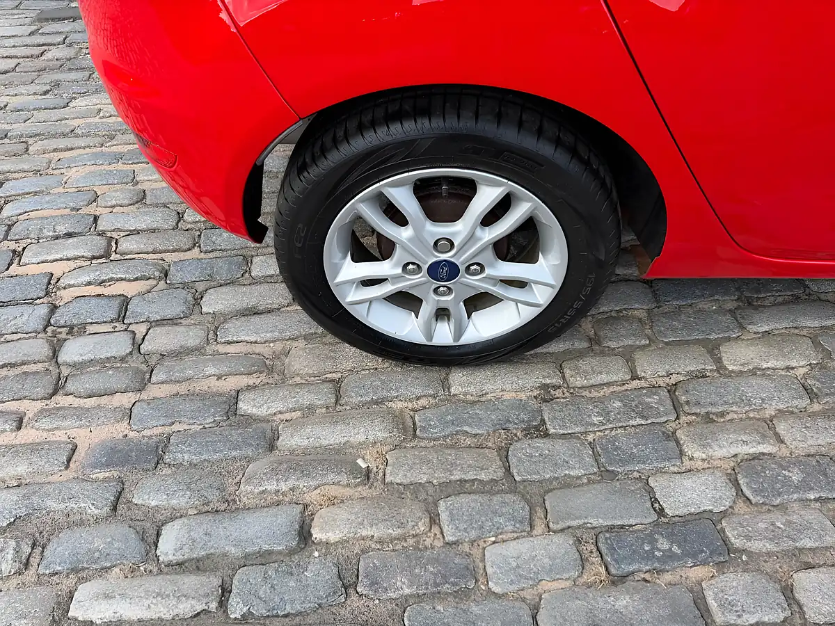 Used 2016 Ford Fiesta Zetec Race Red - Interior and Exterior details 20