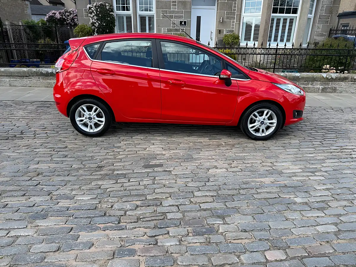 Used 2016 Ford Fiesta Zetec Race Red - Interior and Exterior details 9