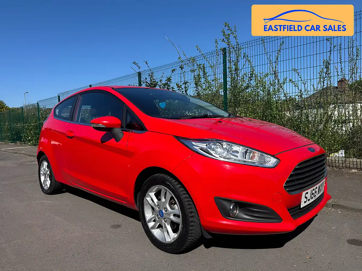 Used 2016 Ford Fiesta Zetec Red - Front View