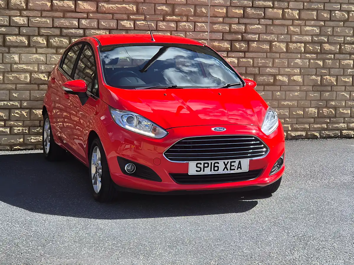 Used 2016 Ford Fiesta Zetec Red - Interior and Exterior details 11
