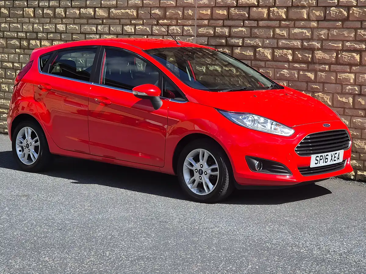 Used 2016 Ford Fiesta Zetec Red - Interior and Exterior details 13