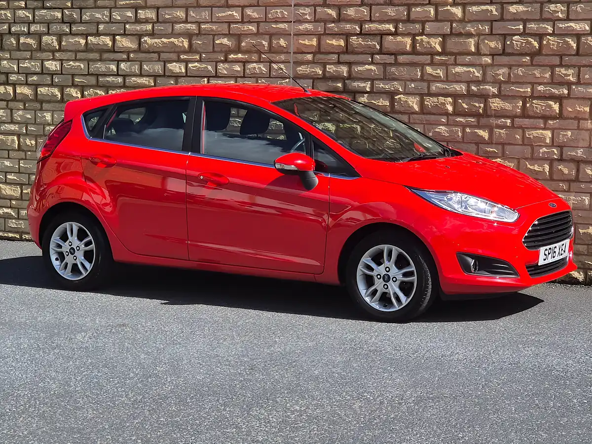 Used 2016 Ford Fiesta Zetec Red - Interior and Exterior details 15