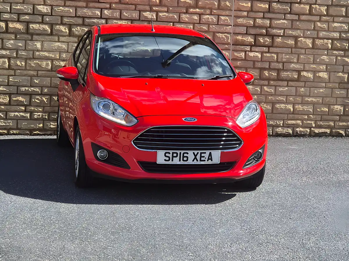 Used 2016 Ford Fiesta Zetec Red - Interior and Exterior details 9