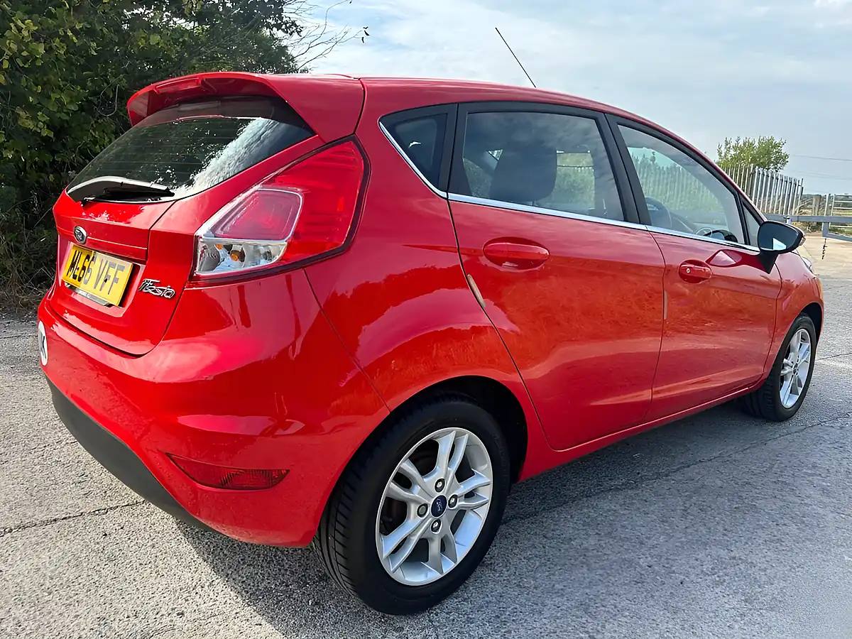 Used 2016 Ford Fiesta Zetec Red - Interior and Exterior details 10