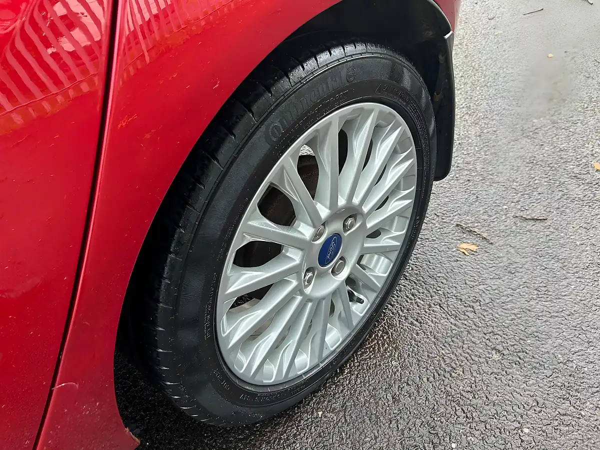 Used 2016 Ford Fiesta Zetec Red - Interior and Exterior details 11
