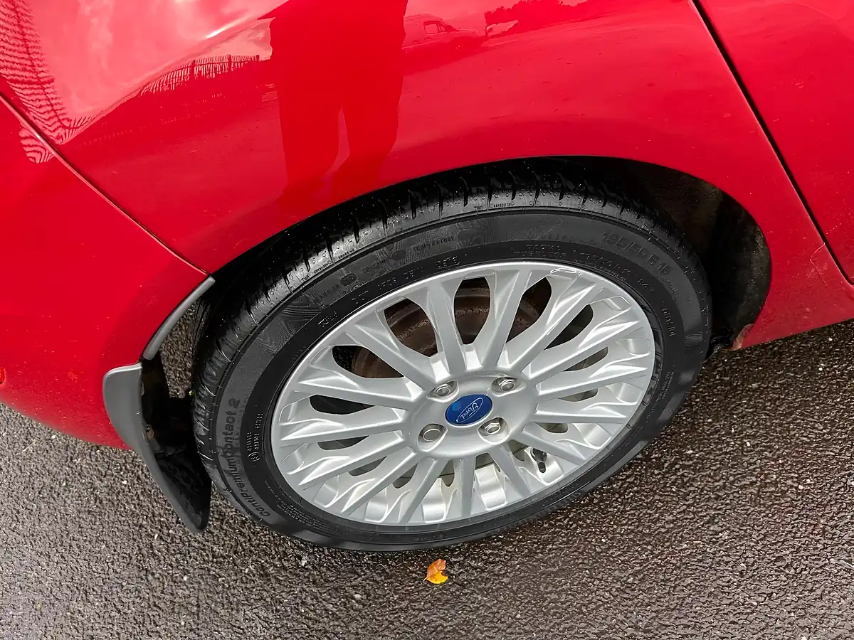 Used 2016 Ford Fiesta Zetec Red - Interior and Exterior details 8