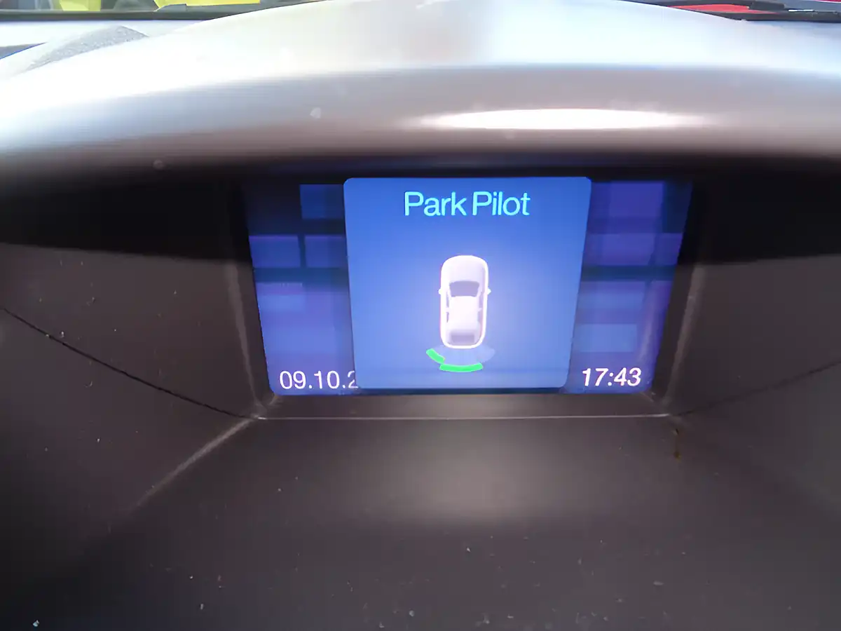 Used 2016 Ford Fiesta Zetec Red - Interior and Exterior details 10