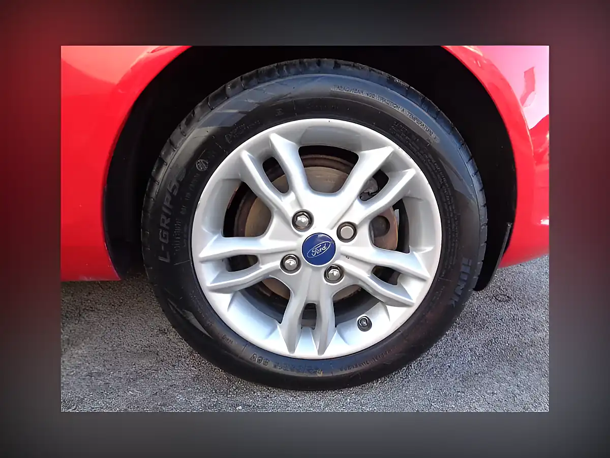 Used 2016 Ford Fiesta Zetec Red - Interior and Exterior details 19