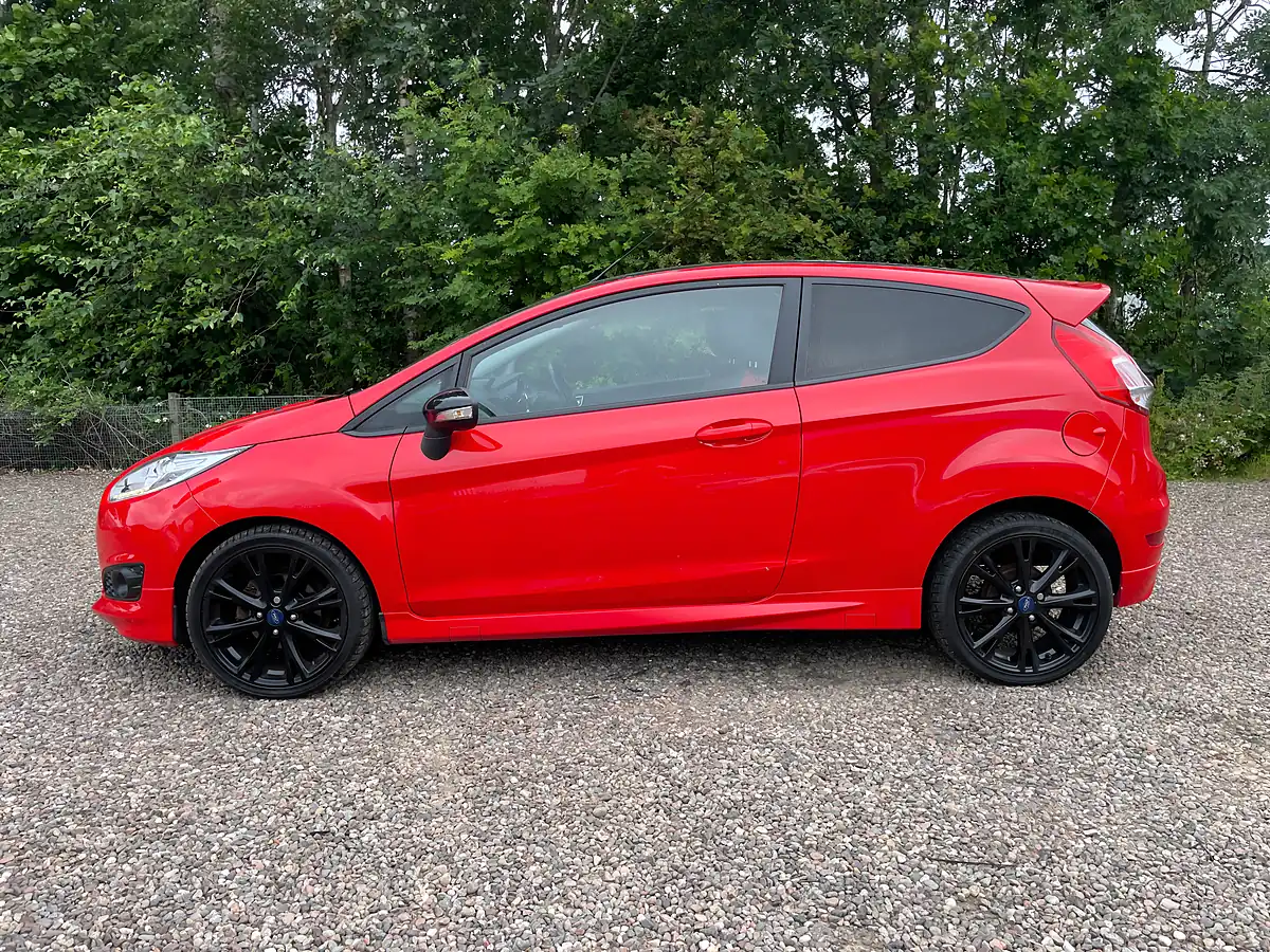 Used 2016 Ford Fiesta Zetec S Red - Interior and Exterior details 6