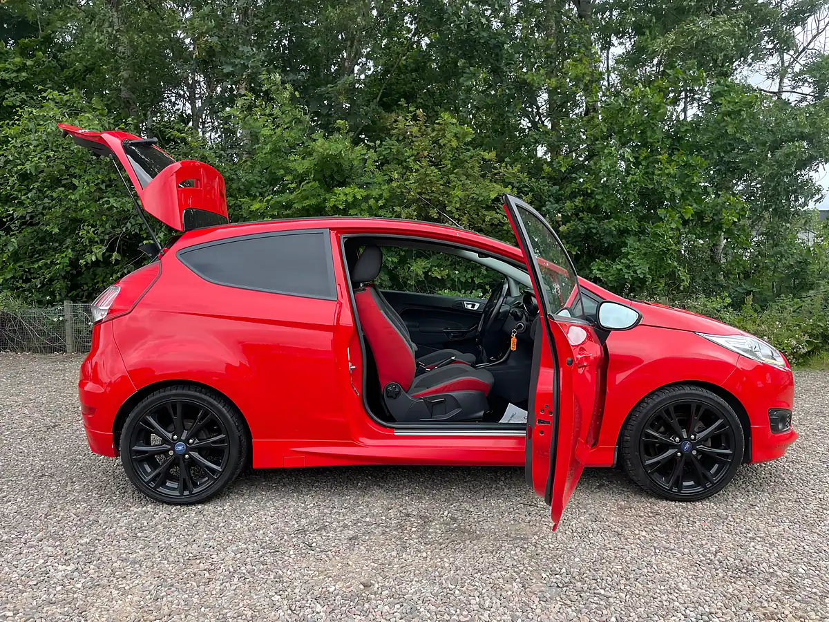 Used 2016 Ford Fiesta Zetec S Red - Interior and Exterior details 7