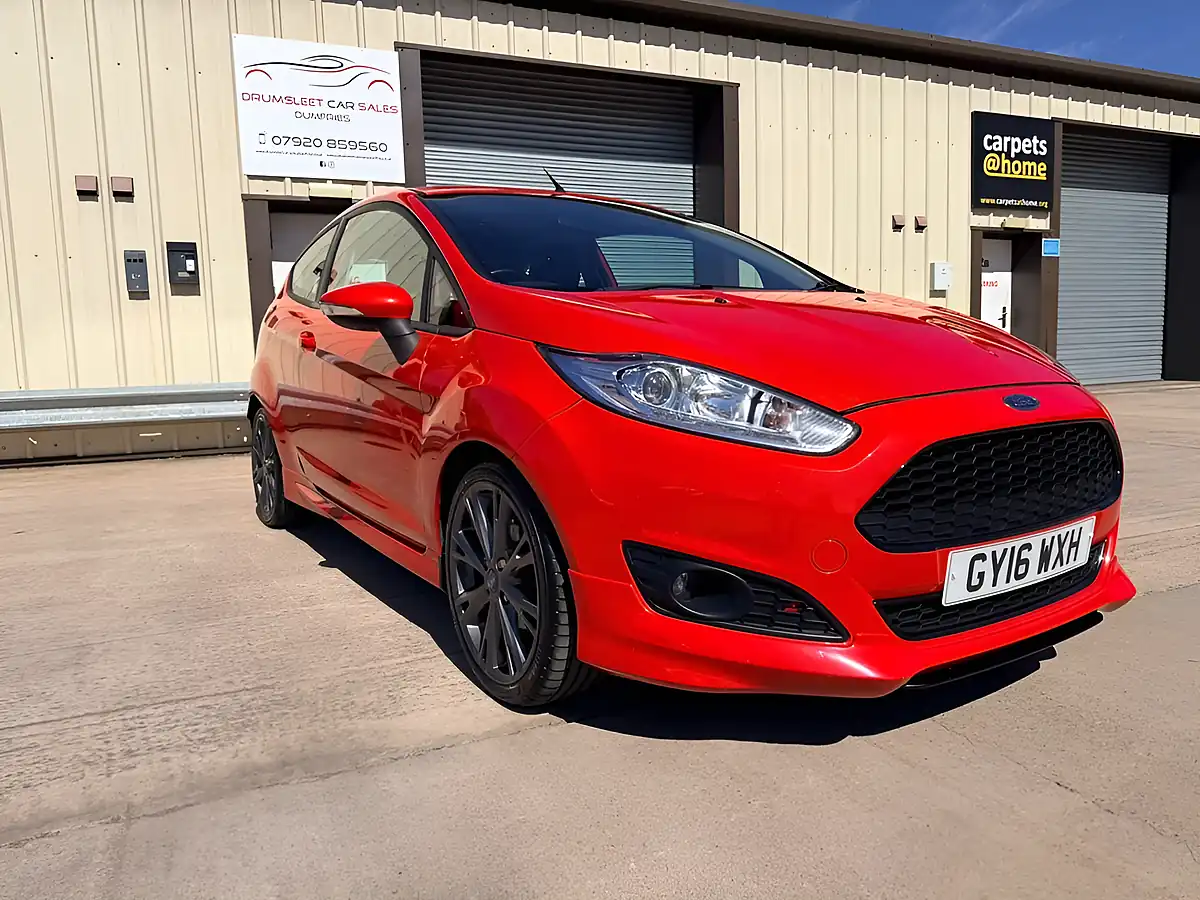 Used 2016 Ford Fiesta Zetec S Red - Front View